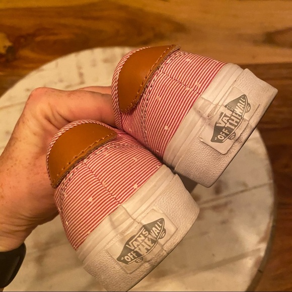 Vans UltraCush Lace Up Sneakers - Picture 3 of 10